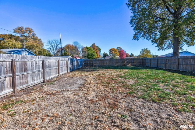 812 S Elevator Street, Taylorville, IL 62568