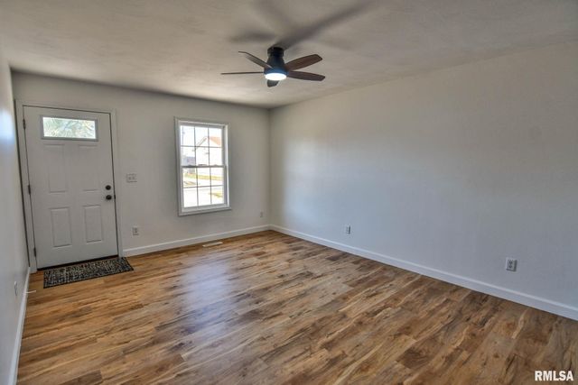 812 S Elevator Street, Taylorville, IL 62568