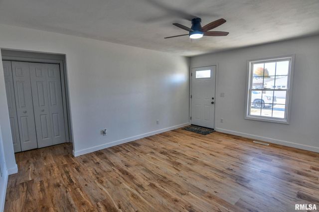 812 S Elevator Street, Taylorville, IL 62568