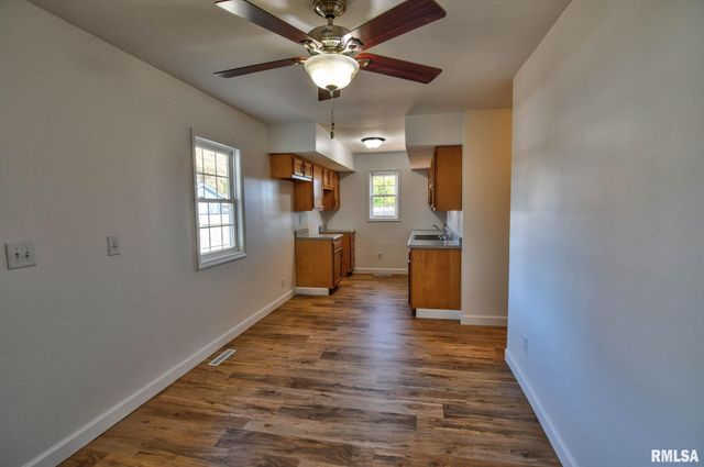 812 S Elevator Street, Taylorville, IL 62568