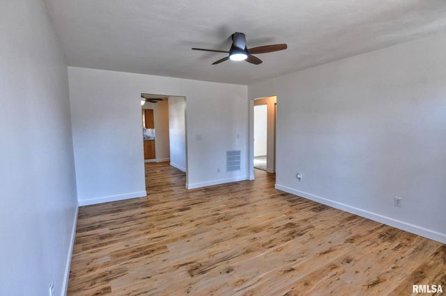 812 S Elevator Street, Taylorville, IL 62568