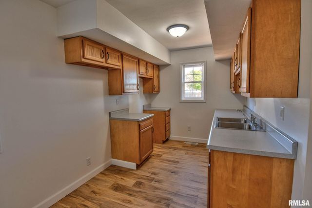 812 S Elevator Street, Taylorville, IL 62568