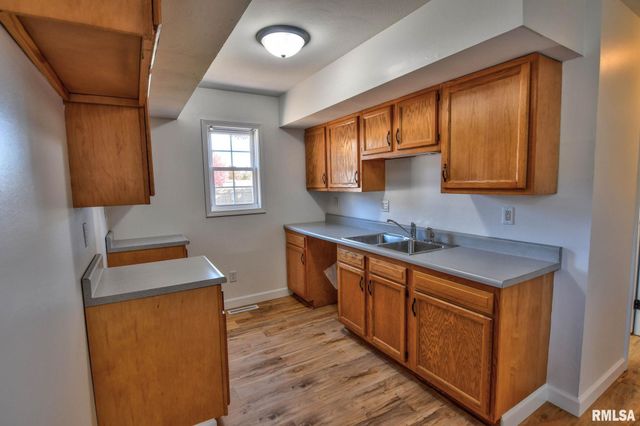 812 S Elevator Street, Taylorville, IL 62568