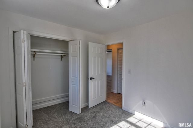 812 S Elevator Street, Taylorville, IL 62568