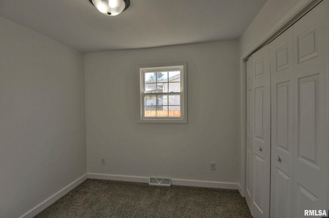 812 S Elevator Street, Taylorville, IL 62568