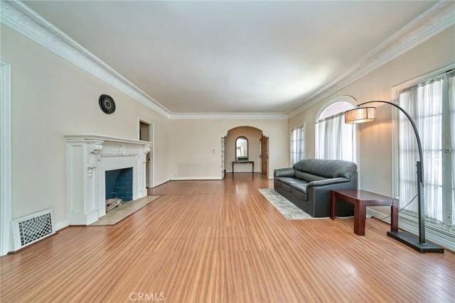 727 Crenshaw, Los Angeles, CA 90005