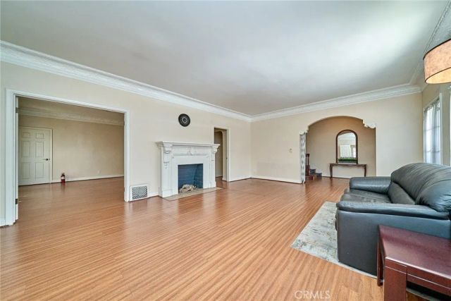 727 Crenshaw, Los Angeles, CA 90005