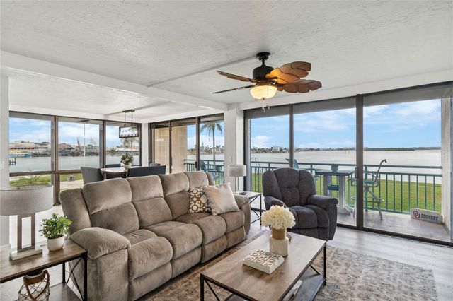 1 KEY CAPRI 101E, Treasure Island, FL 33706