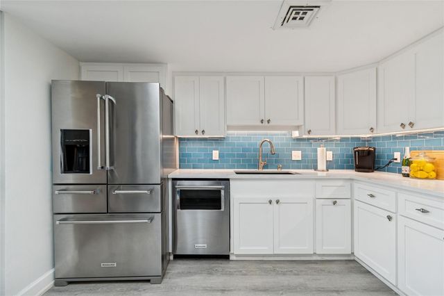 1 KEY CAPRI 101E, Treasure Island, FL 33706