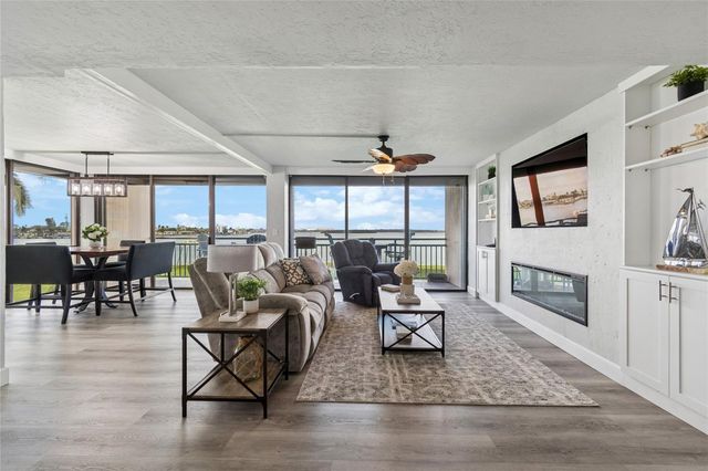 1 KEY CAPRI 101E, Treasure Island, FL 33706