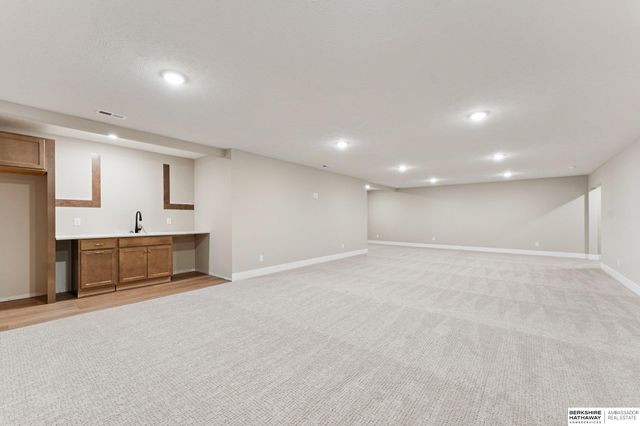 20814 Kansas Avenue, Elkhorn, NE 68022