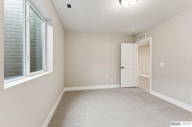 20814 Kansas Avenue, Elkhorn, NE 68022