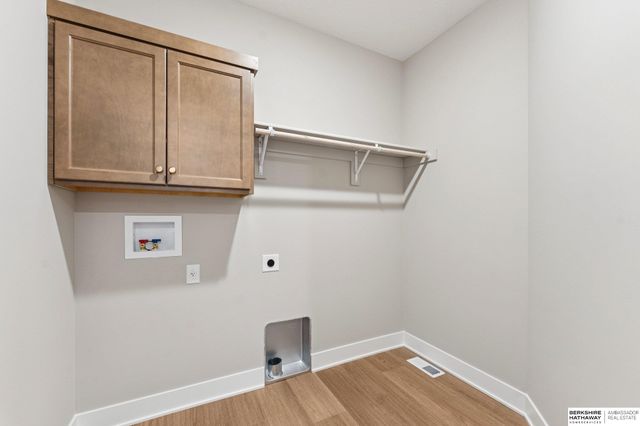 20814 Kansas Avenue, Elkhorn, NE 68022