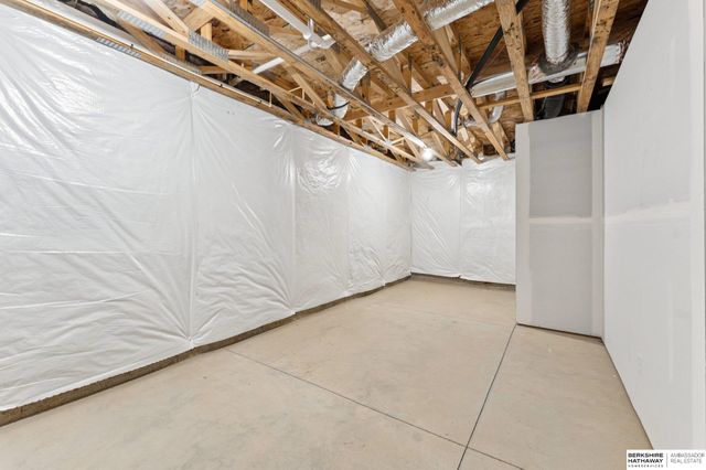 20814 Kansas Avenue, Elkhorn, NE 68022