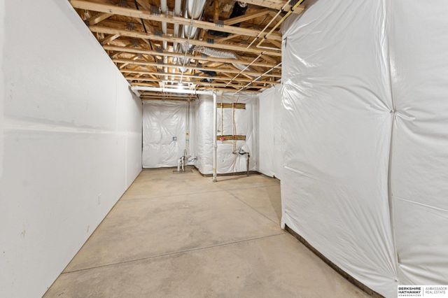 20814 Kansas Avenue, Elkhorn, NE 68022