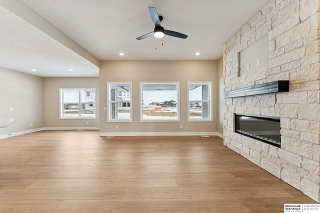 20814 Kansas Avenue, Elkhorn, NE 68022