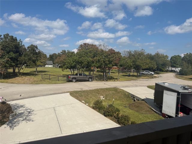 281 Bay Oaks Drive, La Porte, TX 77571