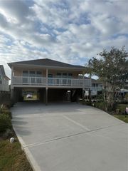 281 Bay Oaks Drive, La Porte, TX 77571