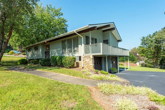 127 College Circle, Swannanoa, NC 28778