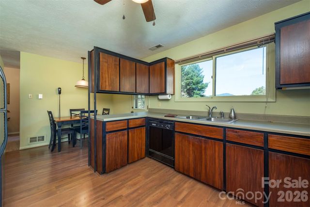 127 College Circle, Swannanoa, NC 28778