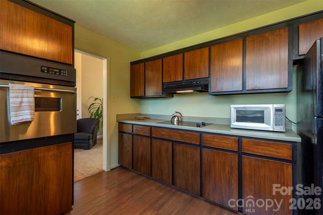 127 College Circle, Swannanoa, NC 28778