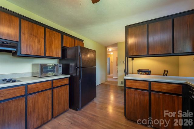 127 College Circle, Swannanoa, NC 28778