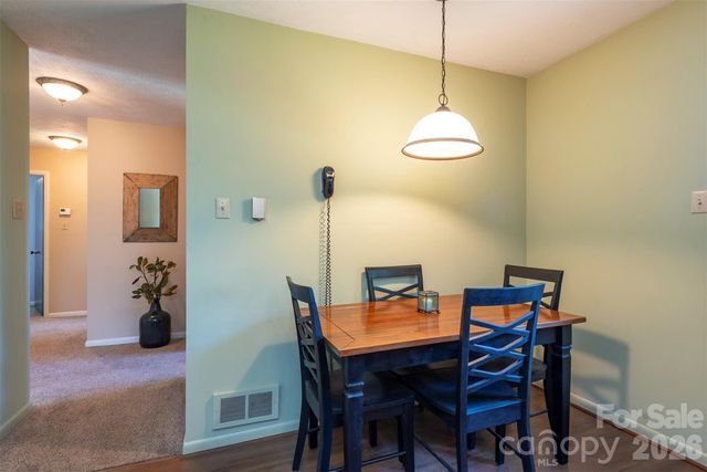 127 College Circle, Swannanoa, NC 28778