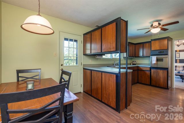 127 College Circle, Swannanoa, NC 28778