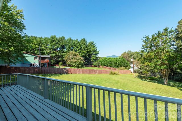 127 College Circle, Swannanoa, NC 28778