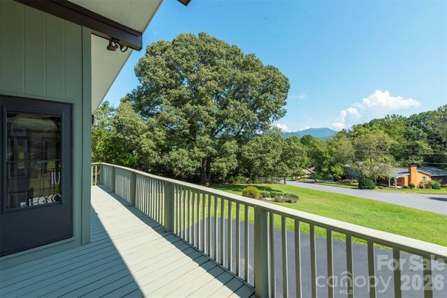 127 College Circle, Swannanoa, NC 28778
