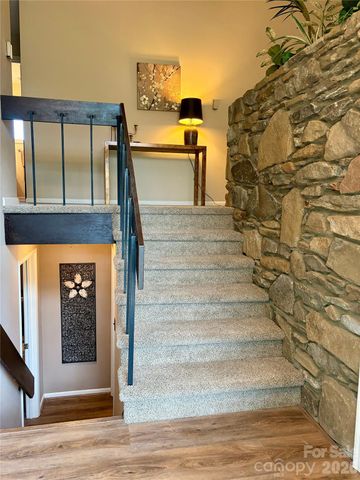 127 College Circle, Swannanoa, NC 28778