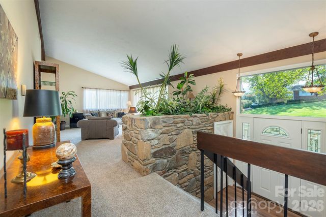 127 College Circle, Swannanoa, NC 28778