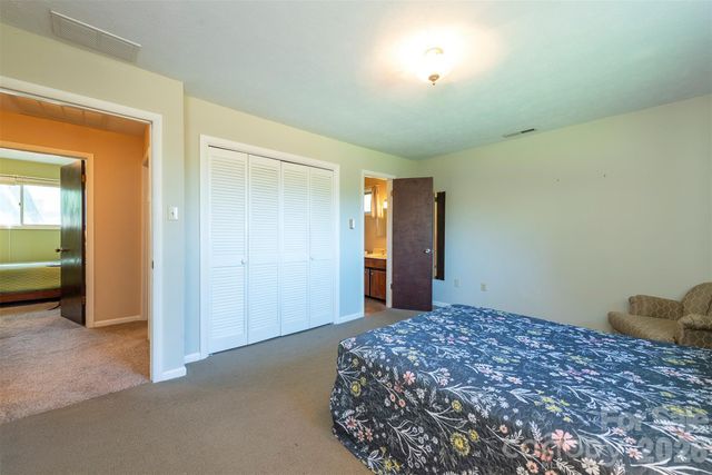 127 College Circle, Swannanoa, NC 28778