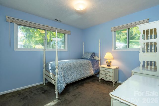 127 College Circle, Swannanoa, NC 28778
