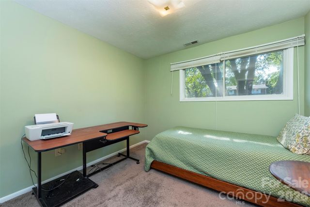 127 College Circle, Swannanoa, NC 28778