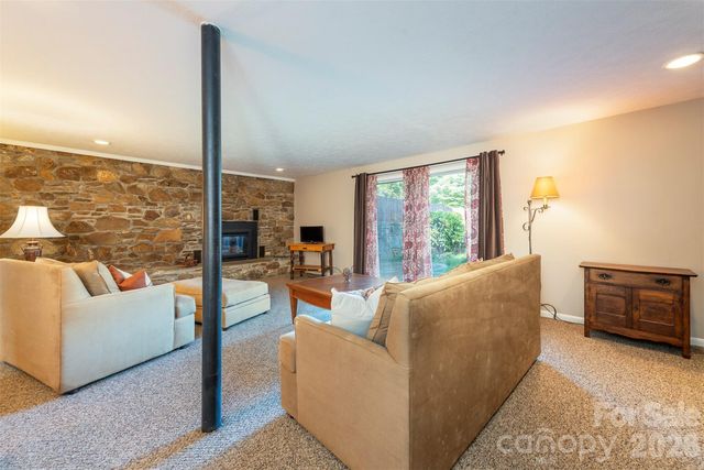 127 College Circle, Swannanoa, NC 28778
