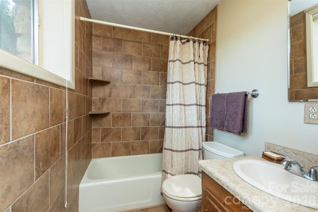 127 College Circle, Swannanoa, NC 28778