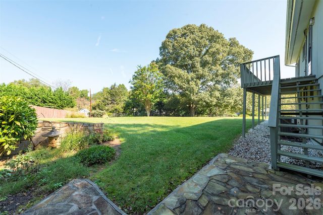 127 College Circle, Swannanoa, NC 28778