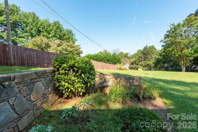 127 College Circle, Swannanoa, NC 28778