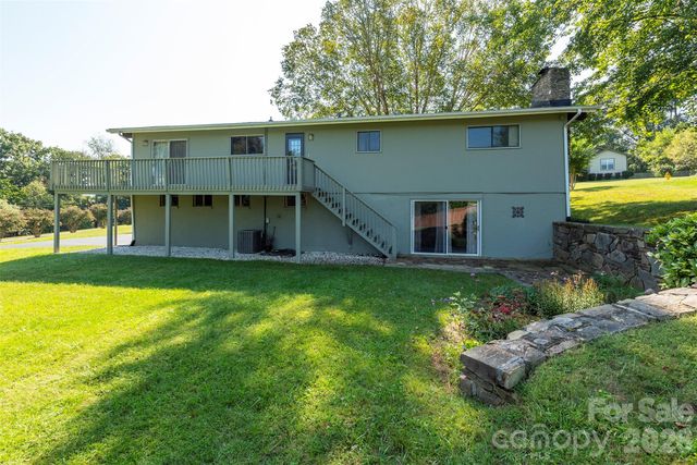 127 College Circle, Swannanoa, NC 28778