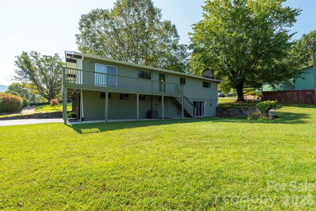127 College Circle, Swannanoa, NC 28778