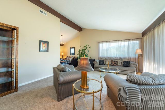 127 College Circle, Swannanoa, NC 28778