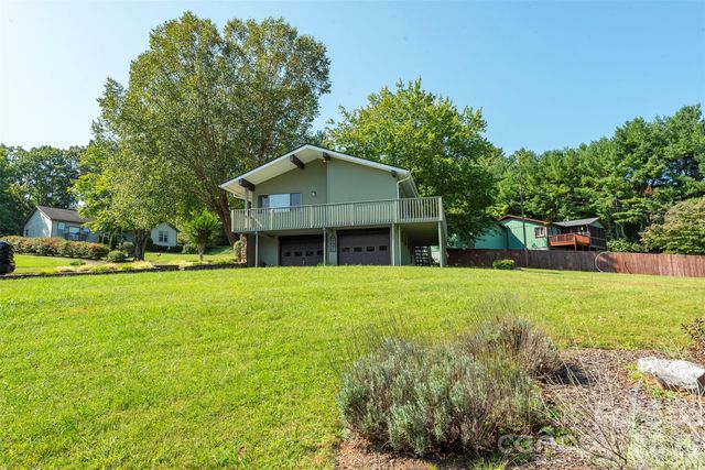 127 College Circle, Swannanoa, NC 28778