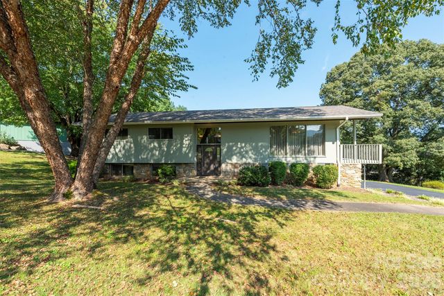 127 College Circle, Swannanoa, NC 28778