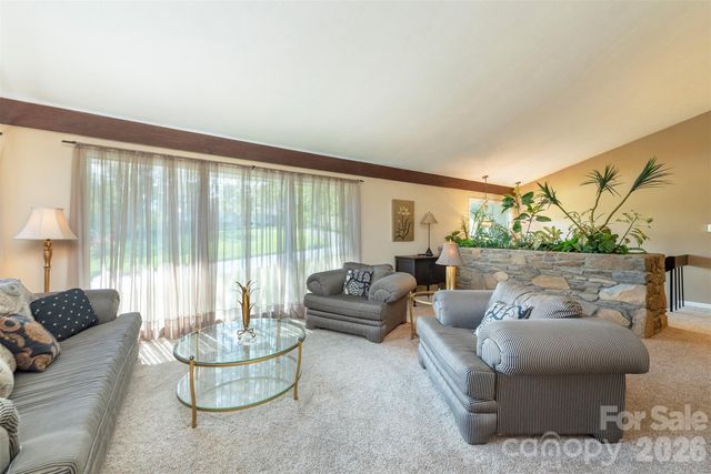 127 College Circle, Swannanoa, NC 28778