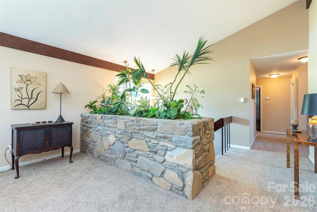 127 College Circle, Swannanoa, NC 28778
