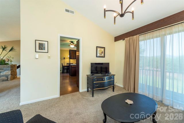127 College Circle, Swannanoa, NC 28778