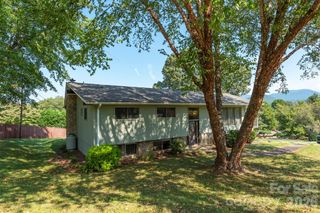 127 College Circle, Swannanoa, NC 28778
