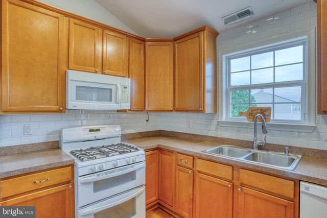 110 KINGSMILL DR, Felton, DE 19943