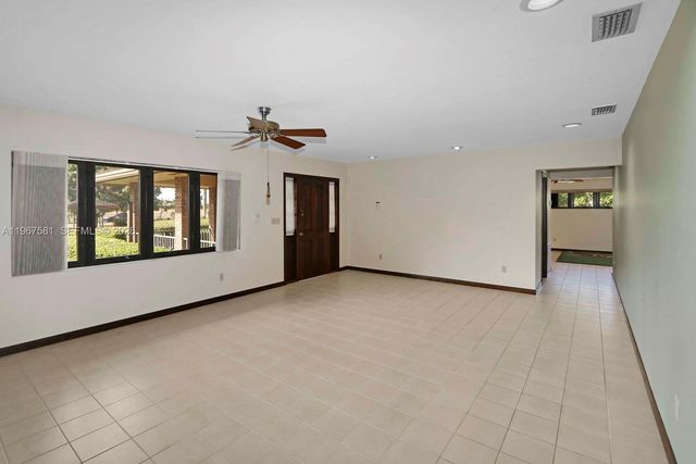 19285 SW 272nd St, Homestead, FL 33031